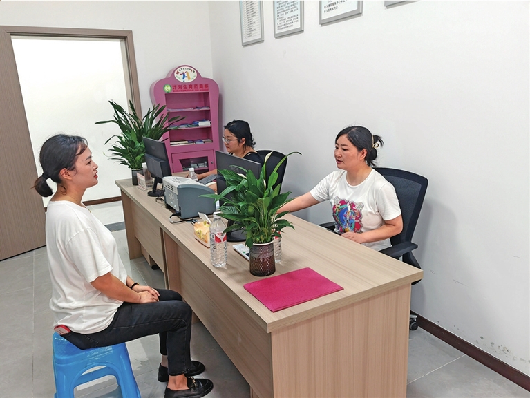 宝圣湖街道石盘河社区：  社区迁“新家” 服务更温馨