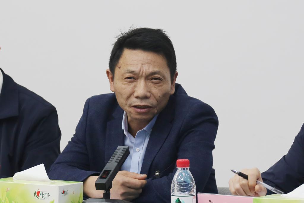 分组讨论上，与会议事代表结合实际为街道建设发展建言献策 (4)