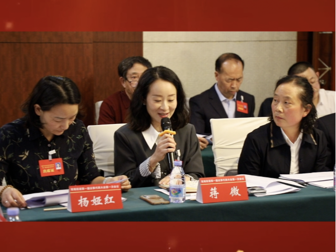 分组讨论会上，议事代表们就民生实事各抒己见，为民发声2