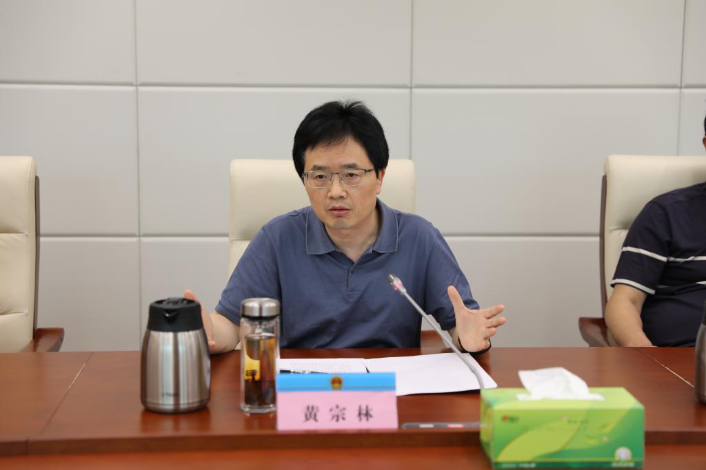 黄宗林在区人大常委会党纪学习教育专题党课上讲话