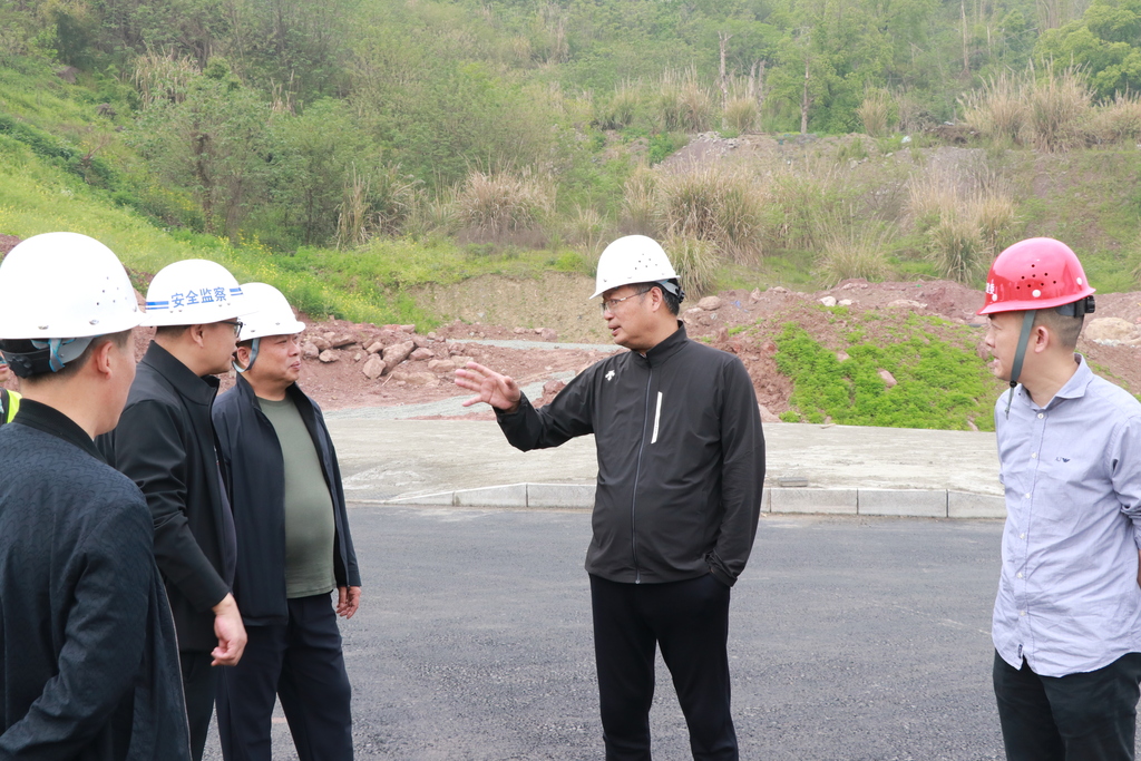 2025年4月8日，区人大常委会副主任张问伦带队调研基础设施类重点项目3