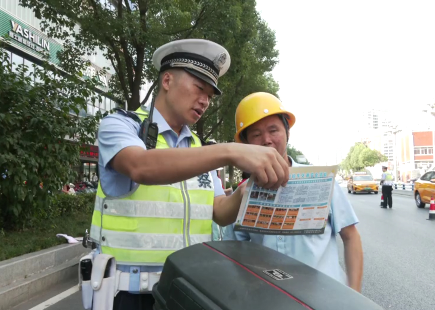 县公安局交巡警大队道路交通安全整治不松劲