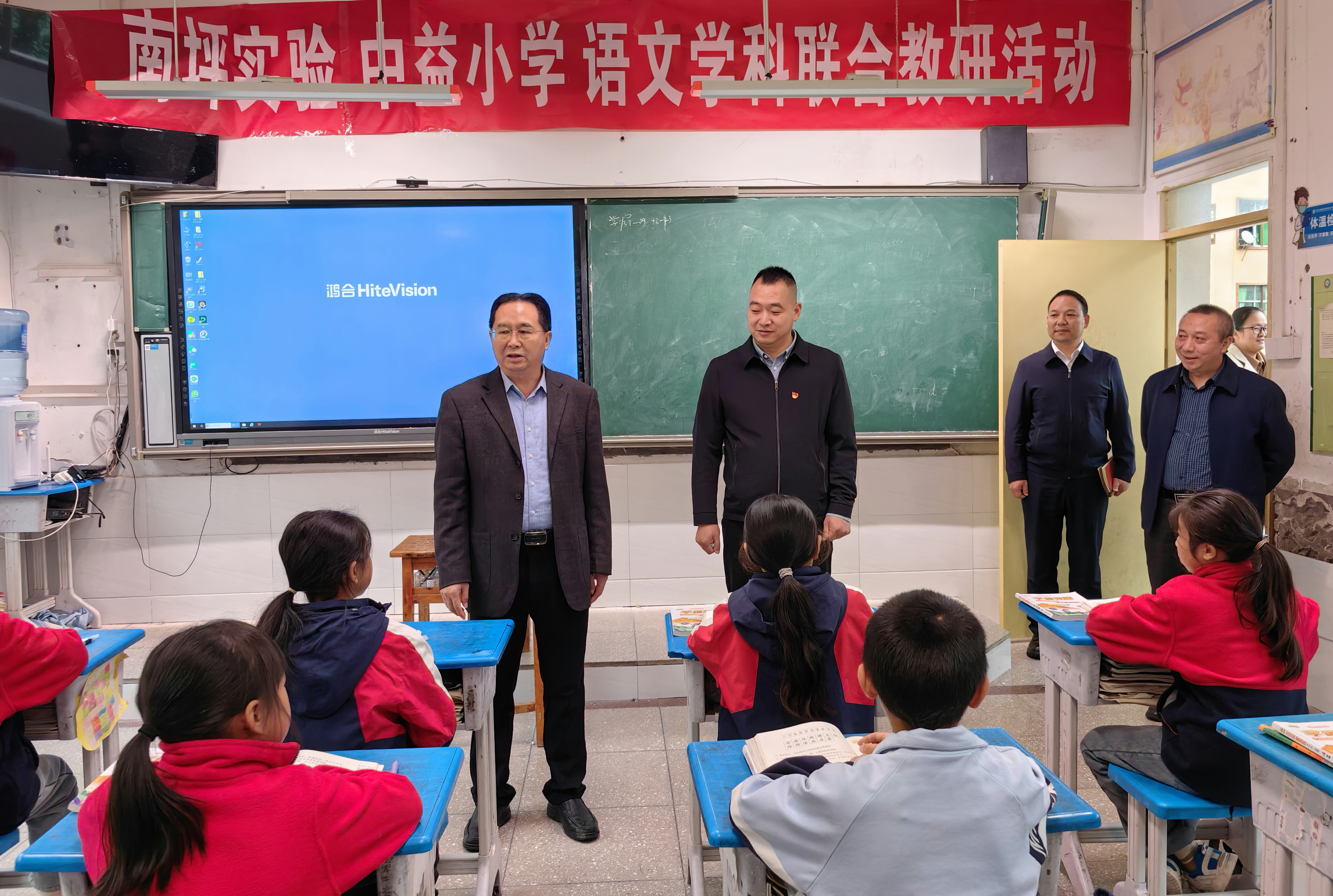 向东调研中益乡小学营养改善计划实施情况暨食品安全