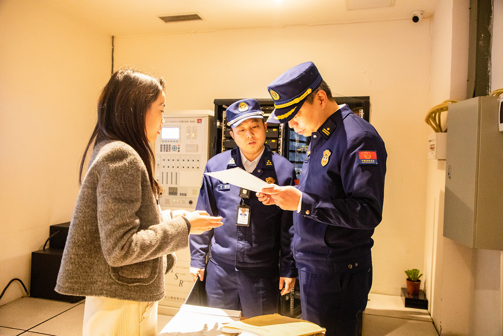 _　区消防救援局开展元旦期间消防安全夜查(152840)-20250106105607