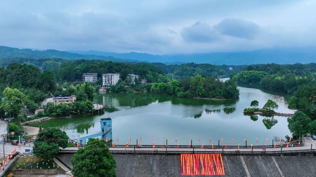 丁山湖。袁其模 摄