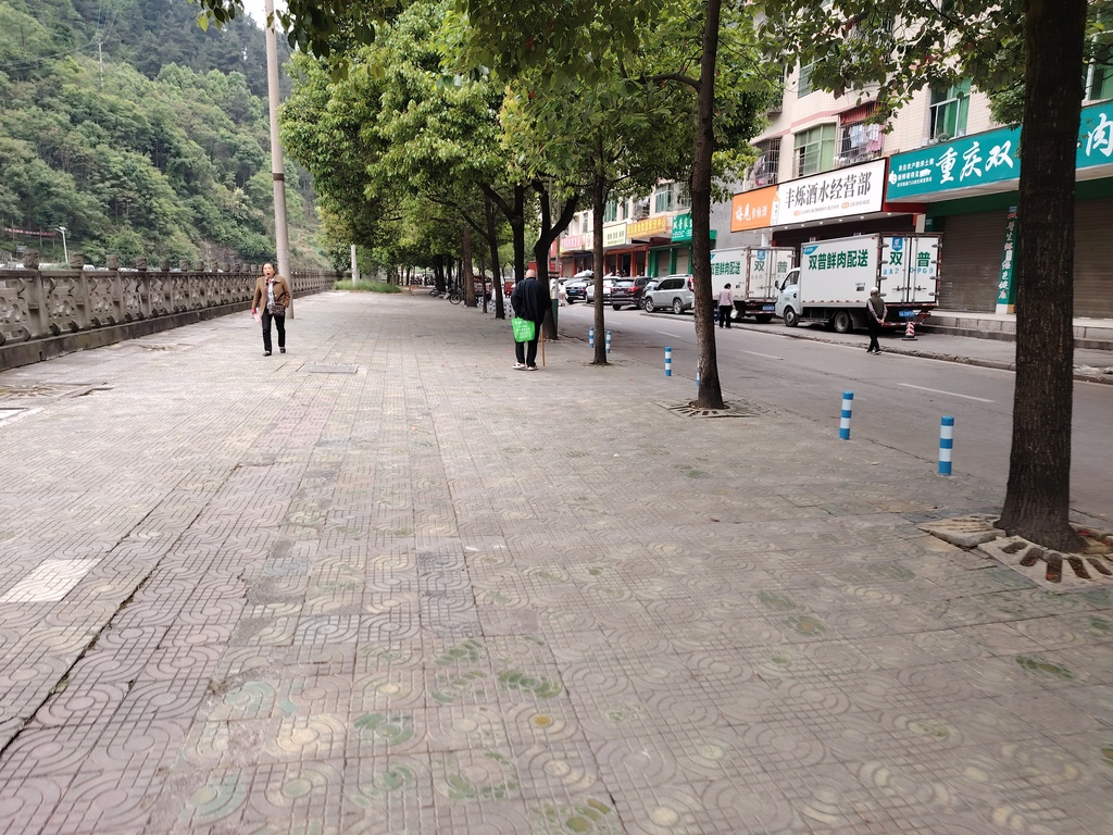 整治乱停乱放_人行道还路于民_ (分离图(1240216)-20250507143228