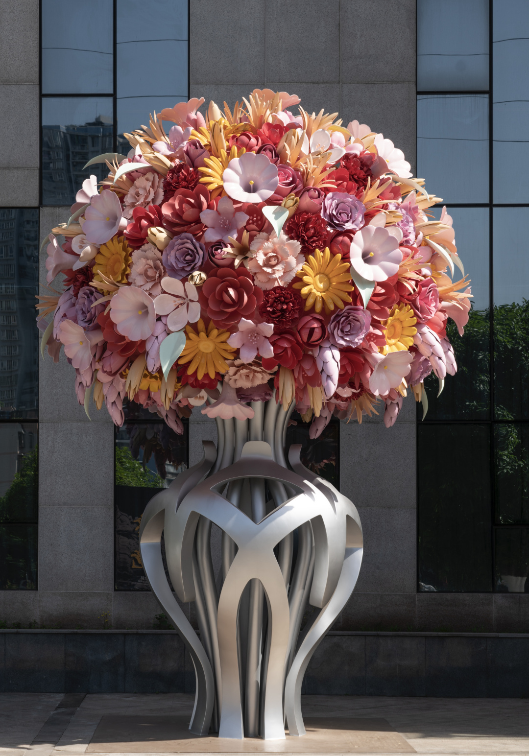 16 《百花齐放》尹代波 雕塑 50×35×36cm
