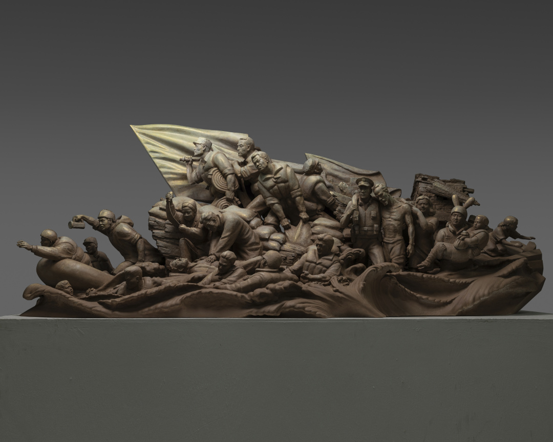 《最前线--2021河南救灾记实录》 杨洲 雕塑 20×9×8cm