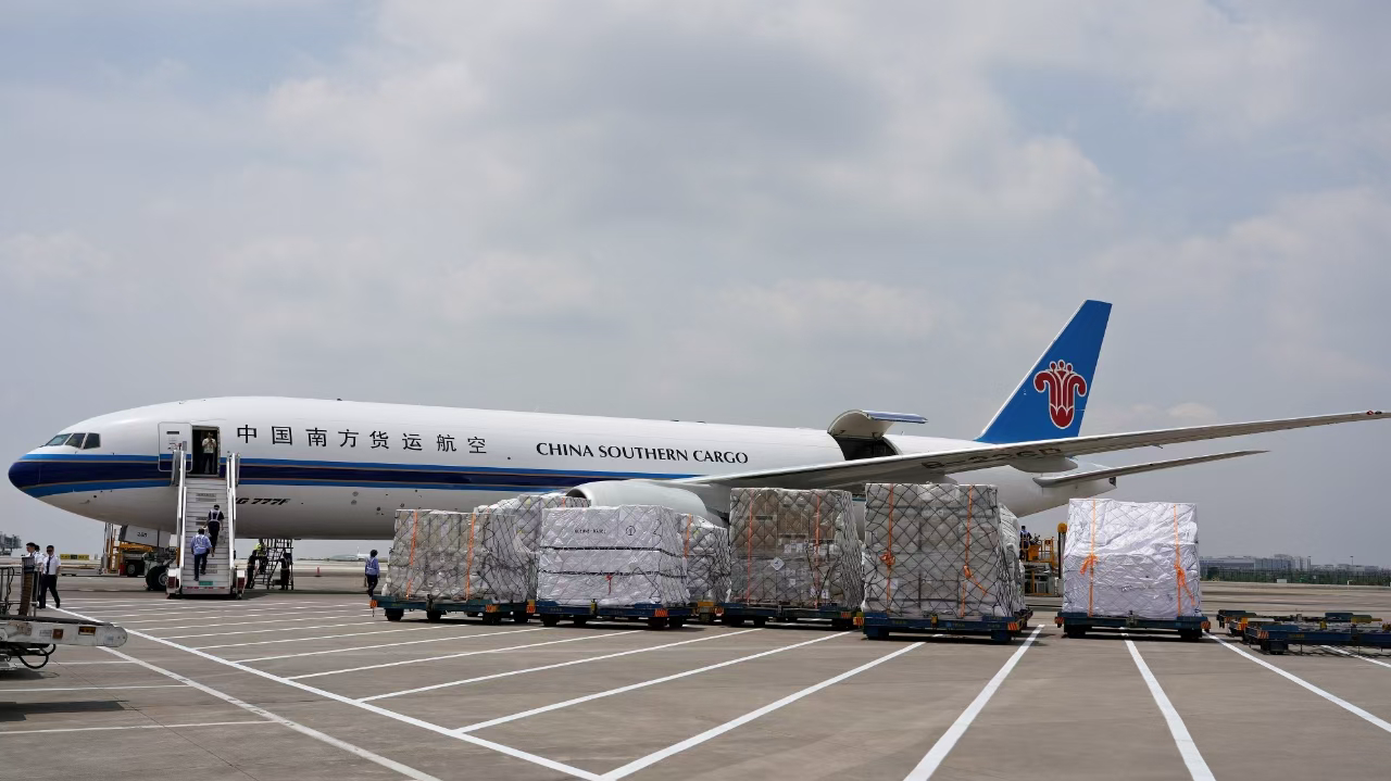 2025年货邮吞吐量累计突破40万吨大关。受访单位供图