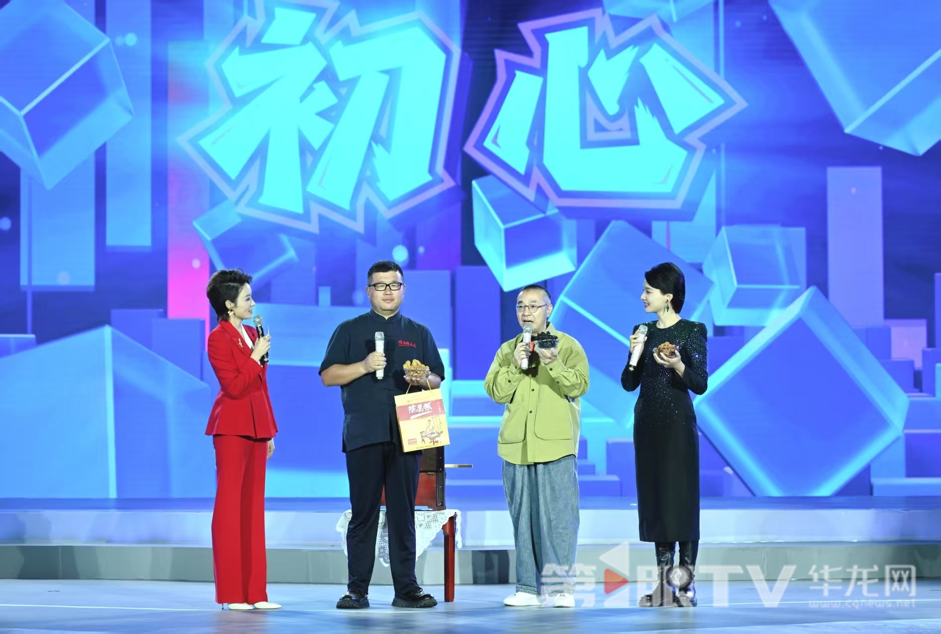 烟火星推官刘仪伟推荐重庆美食。 第1眼TV-华龙网记者 刘润 摄