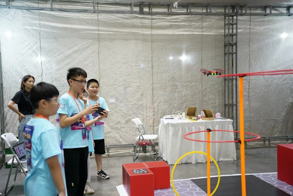 第七届全国青少年无人机大赛现场。资料图