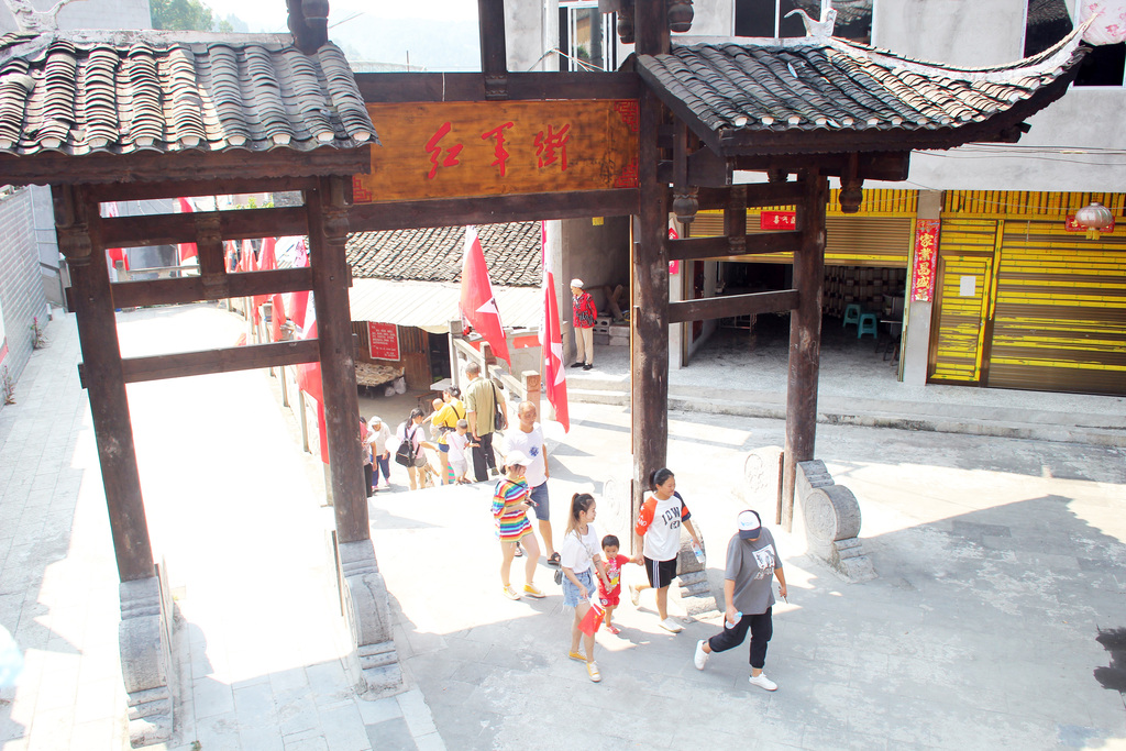 红军街一角。记者 李亚军 摄影