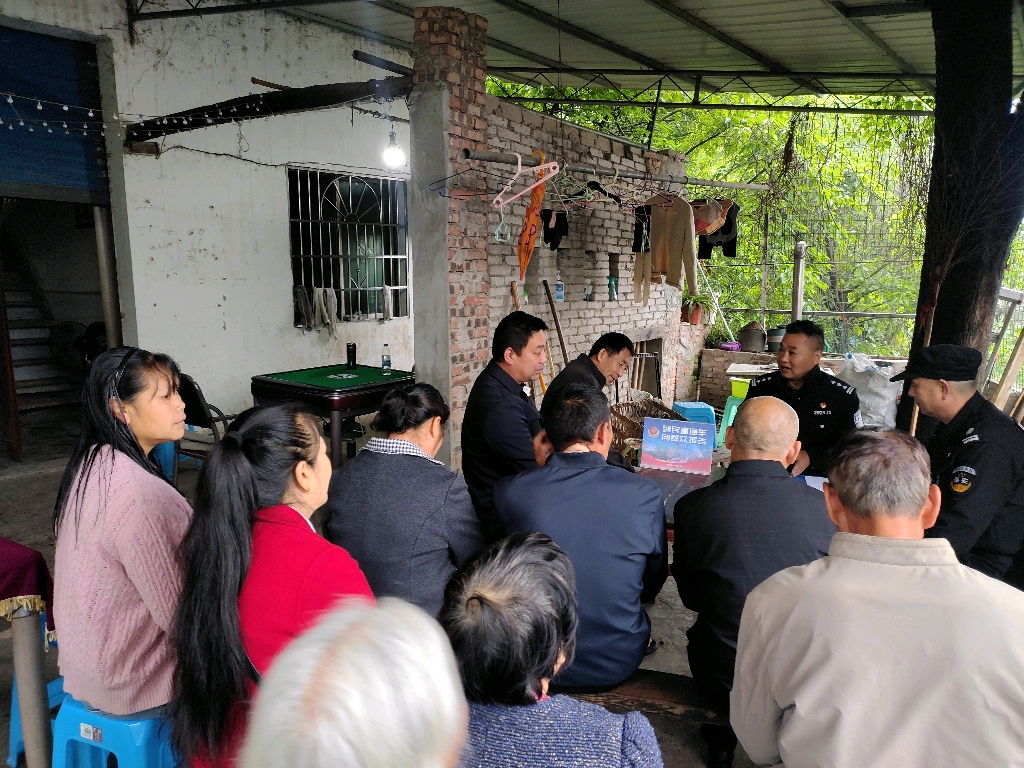 3、支坪派出所到花圃社区开展反诈宣传