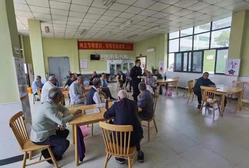 1、南城派出所向群众报告