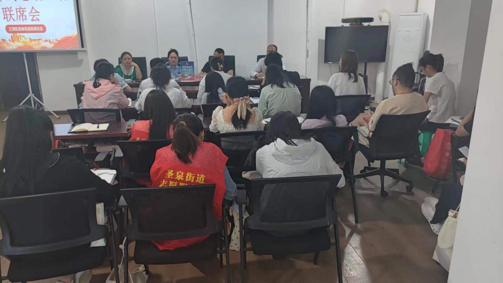 5、圣泉派出所向群众报告