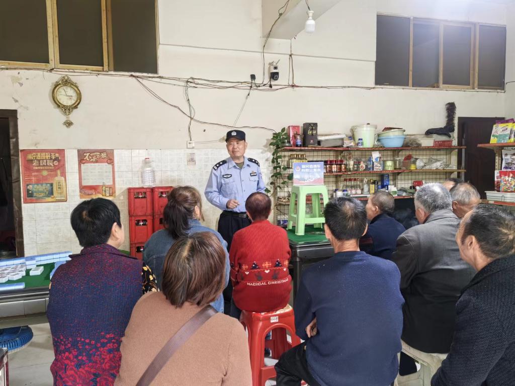 广兴派出所彭桥村向群众报告照片1