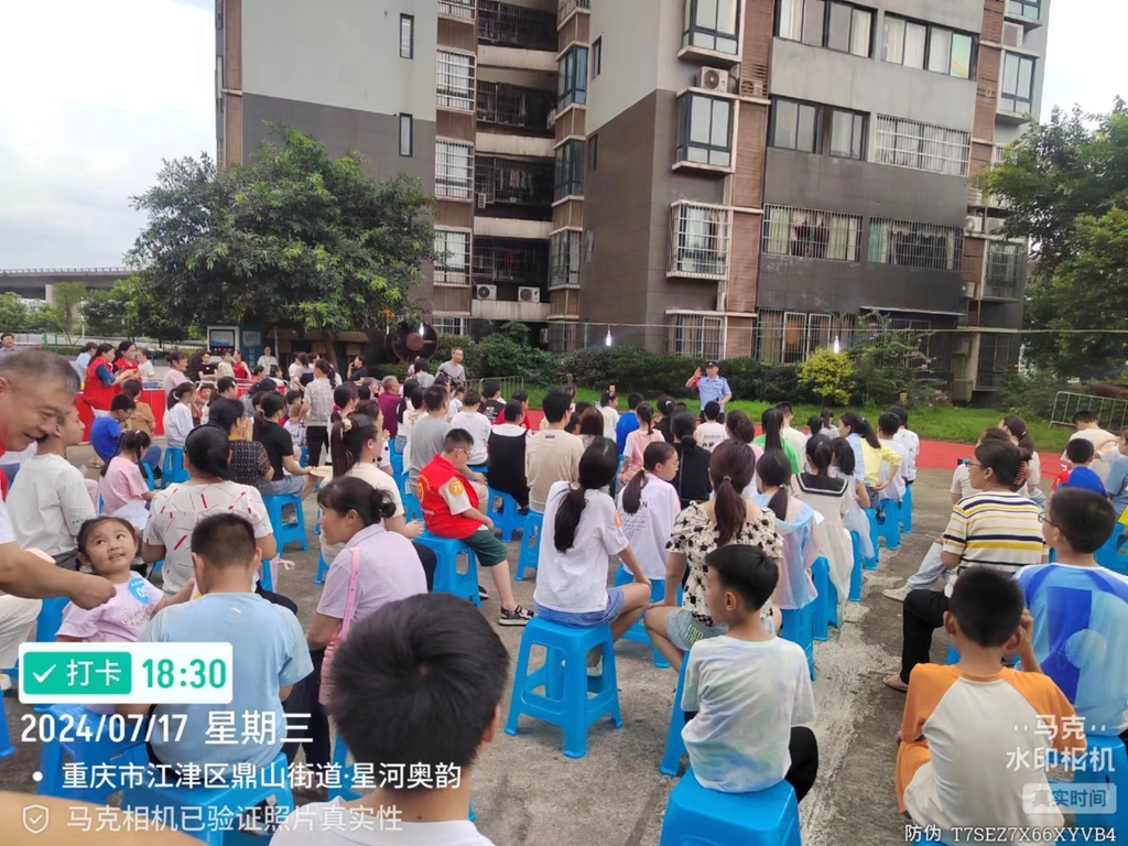 7月17日南城派出所民警在江州社区开展警民直通车