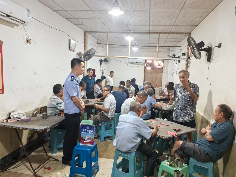 20240919朱杨派出所桥坪村向群众报告02