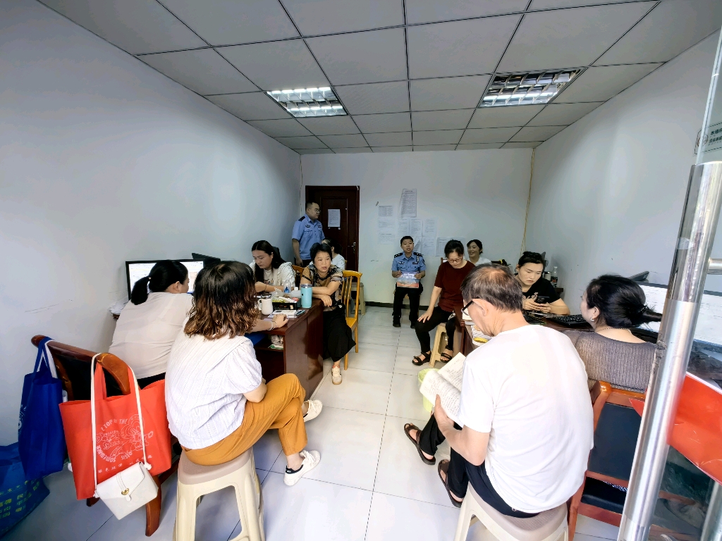 9月19日德感所在南华社区向群众报告