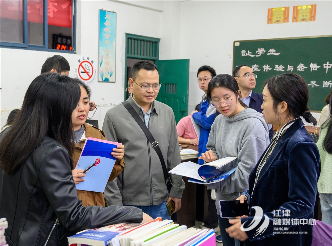 通讯员 李寅雨)11月3日至4日,江津田家炳中学邀请泸州市田家炳中学到