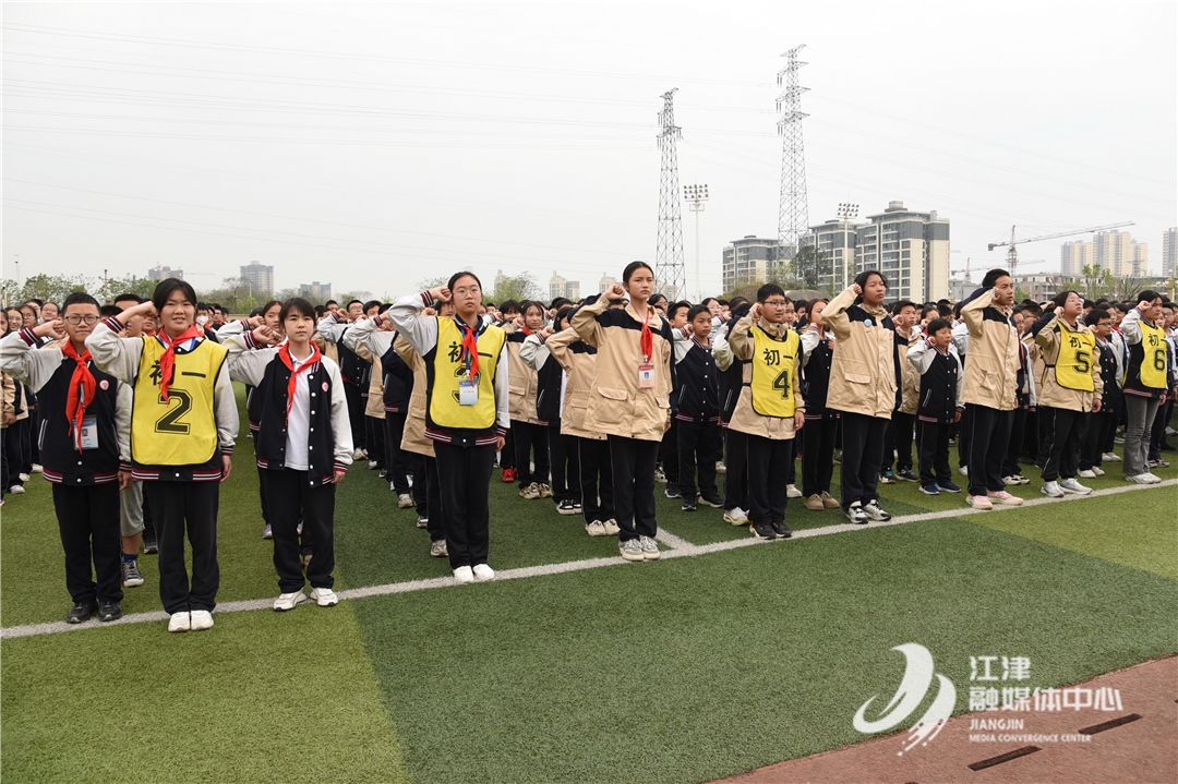 江津中学开展国家安全升旗宣誓活动