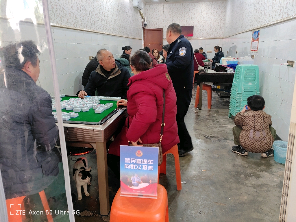 2025年2月11日社区民警尹华祥在农庆村向群众报告