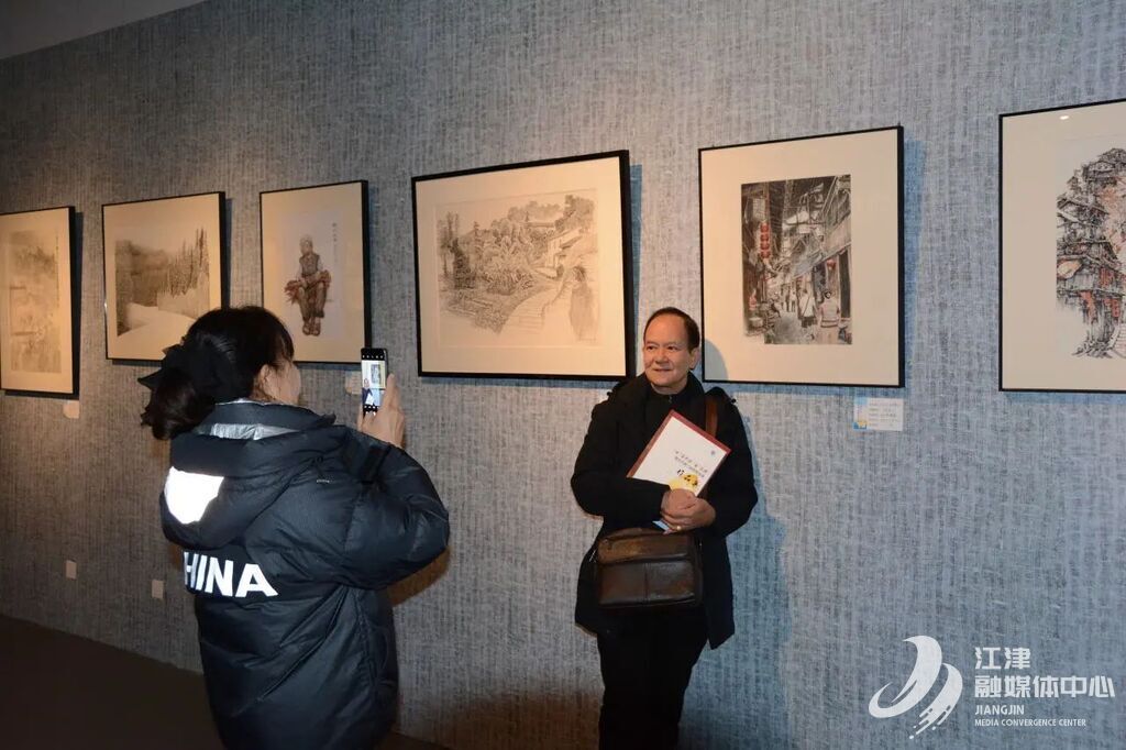 参观展览