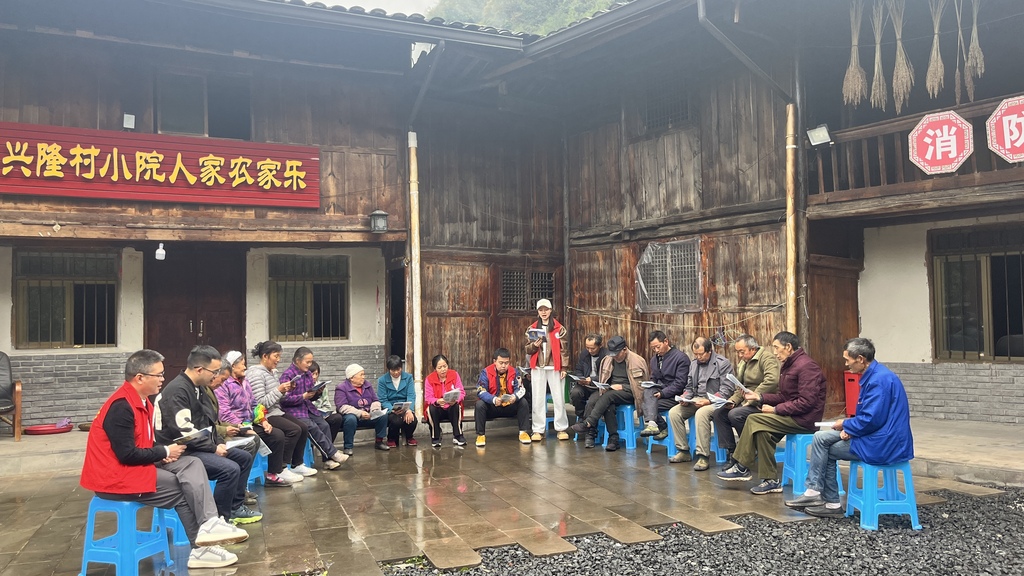 沙子镇开展“啰儿调”传唱进院落活动  (1)