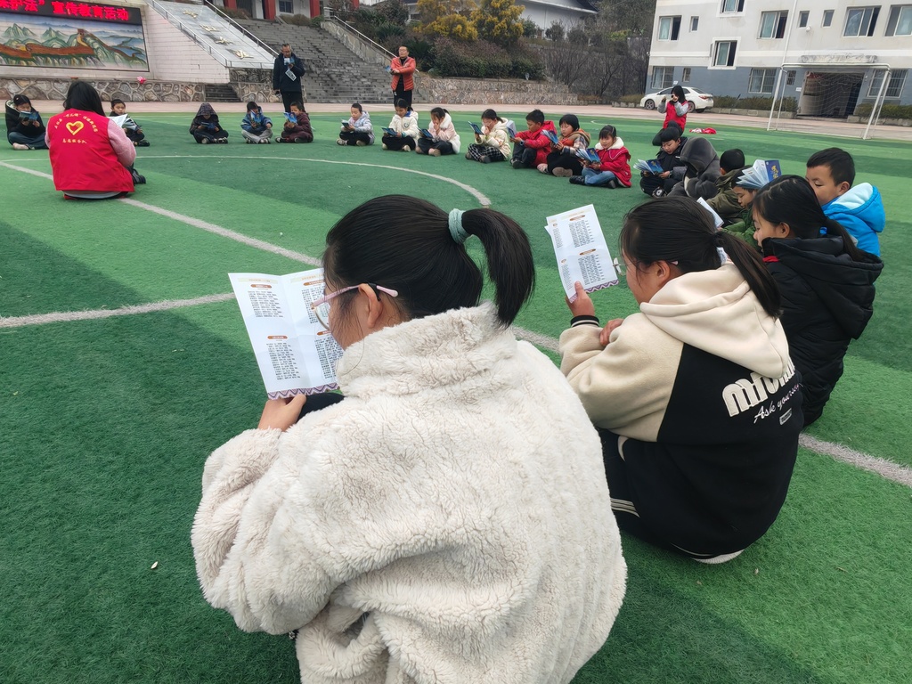 万朝小学开展“啰儿调”传唱活动 (3)