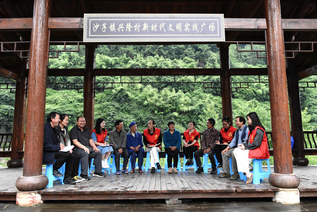 沙子镇开展“啰儿调”传唱进院落活动  (2)