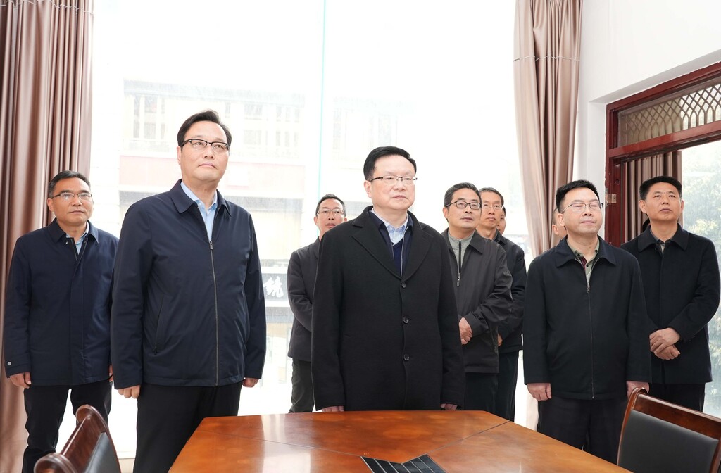 屈谦在南宾街道新开路社区调研 (3)