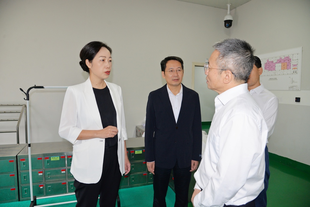 万容廖传锦调研重点企业及重点在建工业项目 锚定“工业强区”不动摇  谱写荣昌高质量发展新篇章