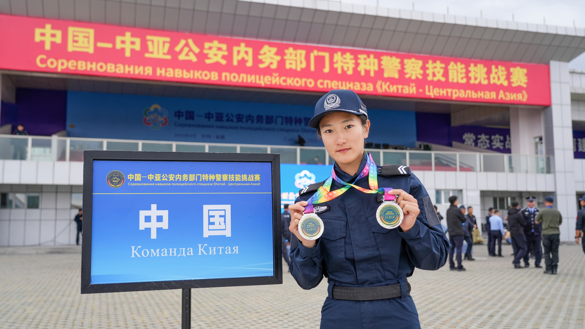 从摔跤手到“神枪手” “铿锵玫瑰”国际赛场绽锋芒——记市公安局荣昌籍女特警罗丹