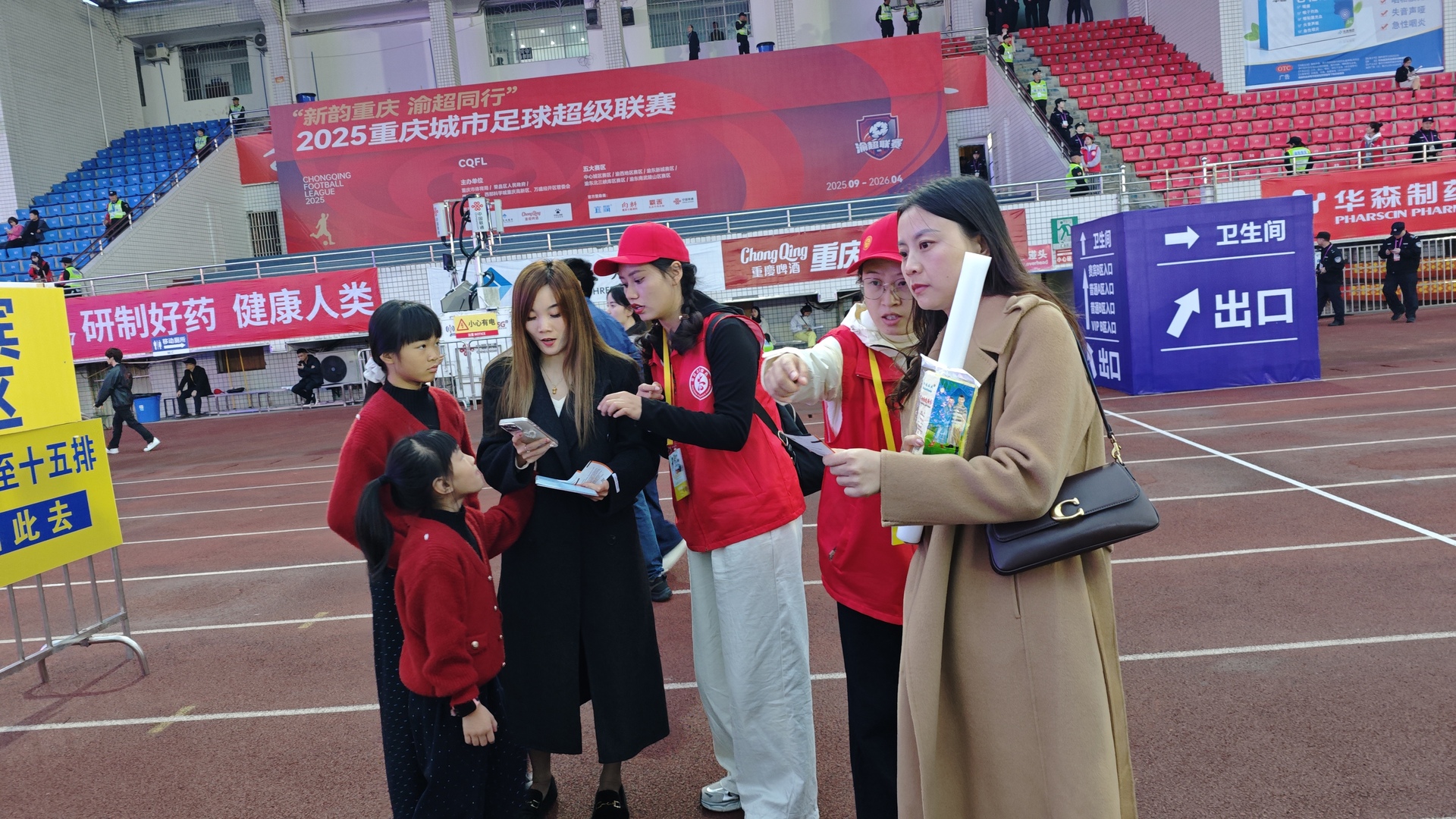 200名志愿者护航荣昌文旅夜  暖心服务彰显城市担当