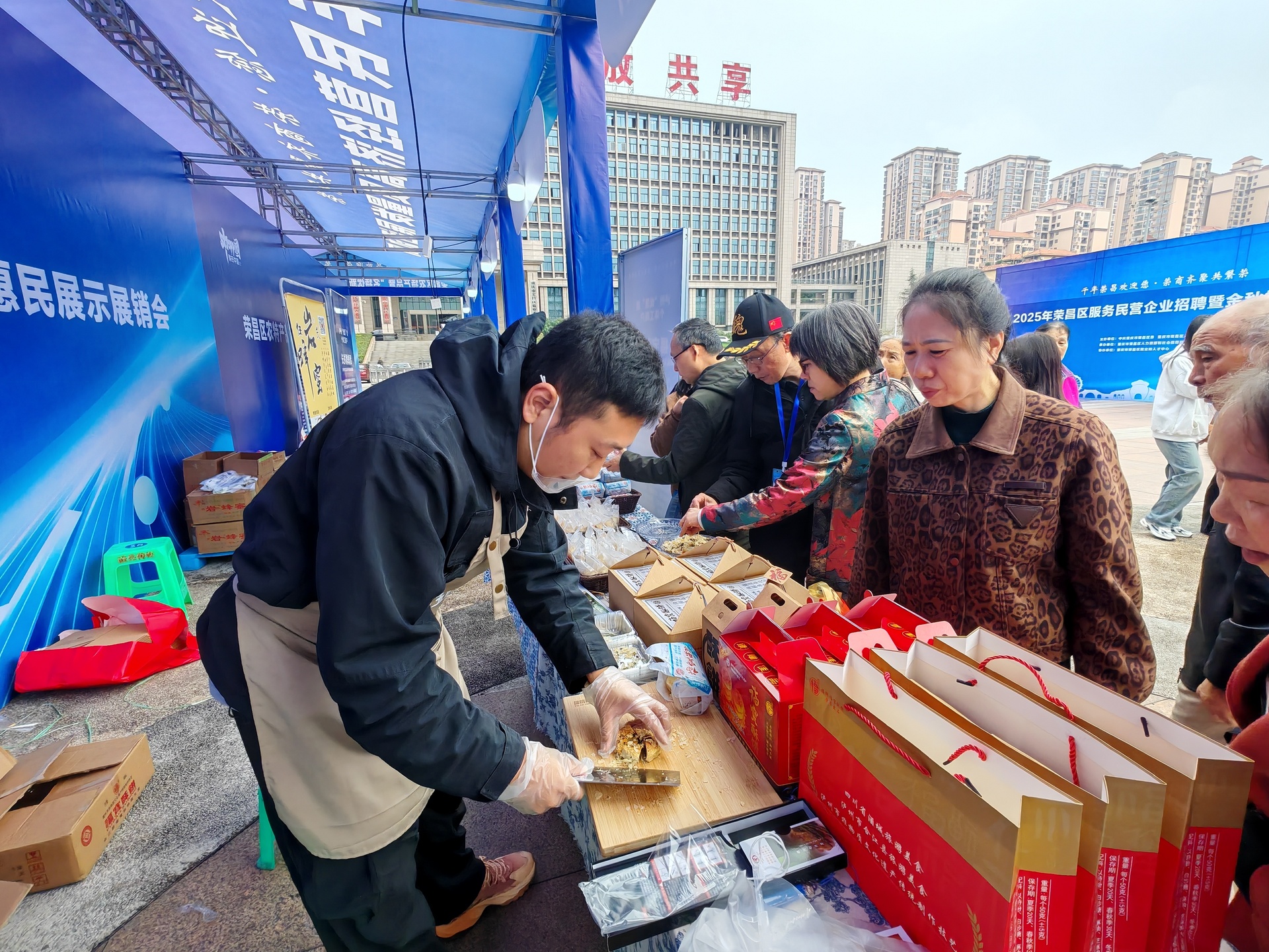 【关注民营经济高质量发展活动周】60个展位好物集结