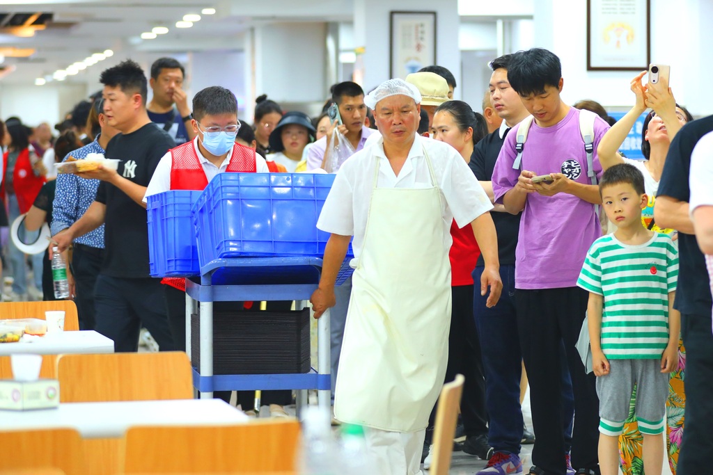 一座食堂转型—— 宠客地标蜕变为人心红利