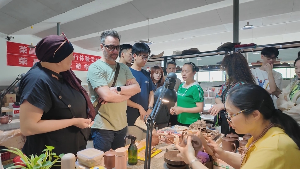 “创”见世界·全球创意设计大师 重庆行活动走进荣昌