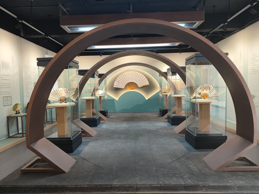 一扇乾坤承古今 ——荣昌折扇传承体验馆开馆侧记