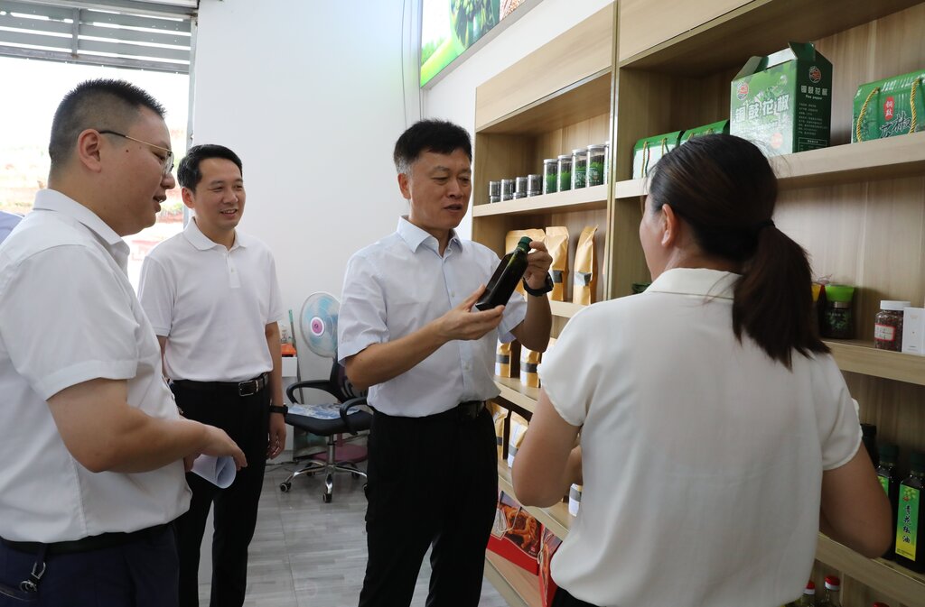 高洪波调研农业农村工作时强调 以产业振兴为核心 推动农业农村高质量发展