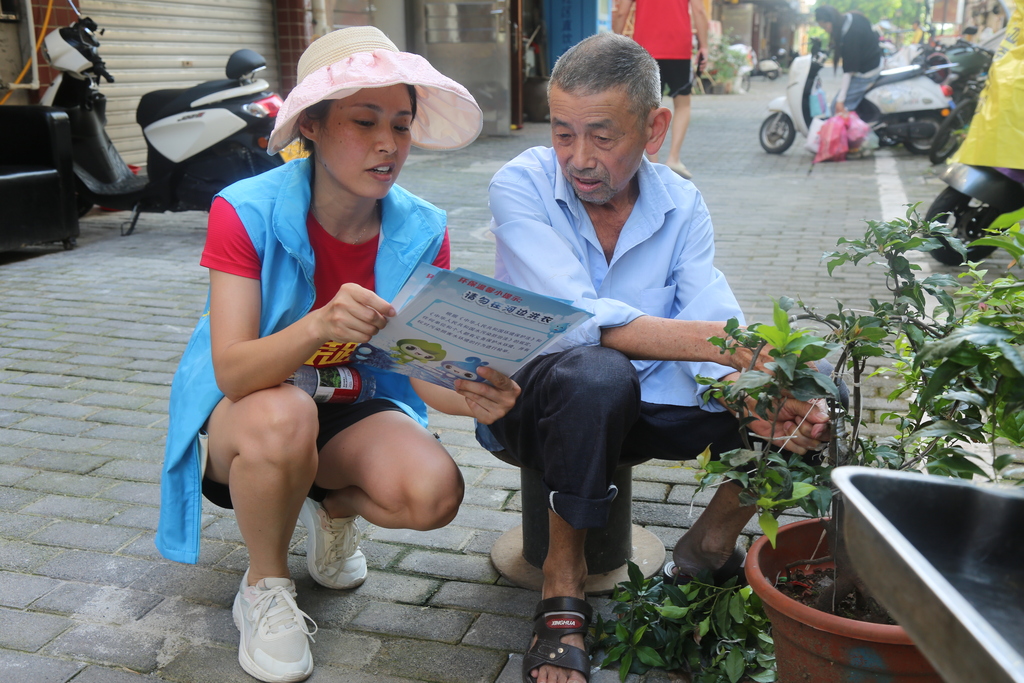 文明劝导 共护清流