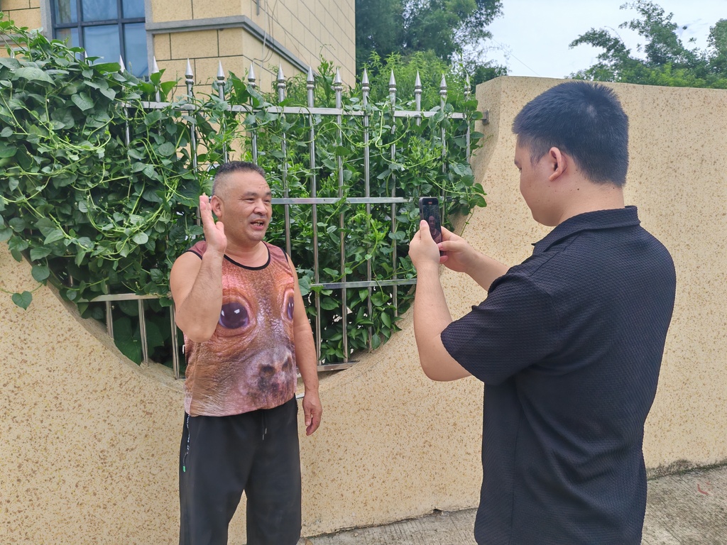【三农主播在行动】从集市到“云端”  林胖娃的猪肉“新卖法”