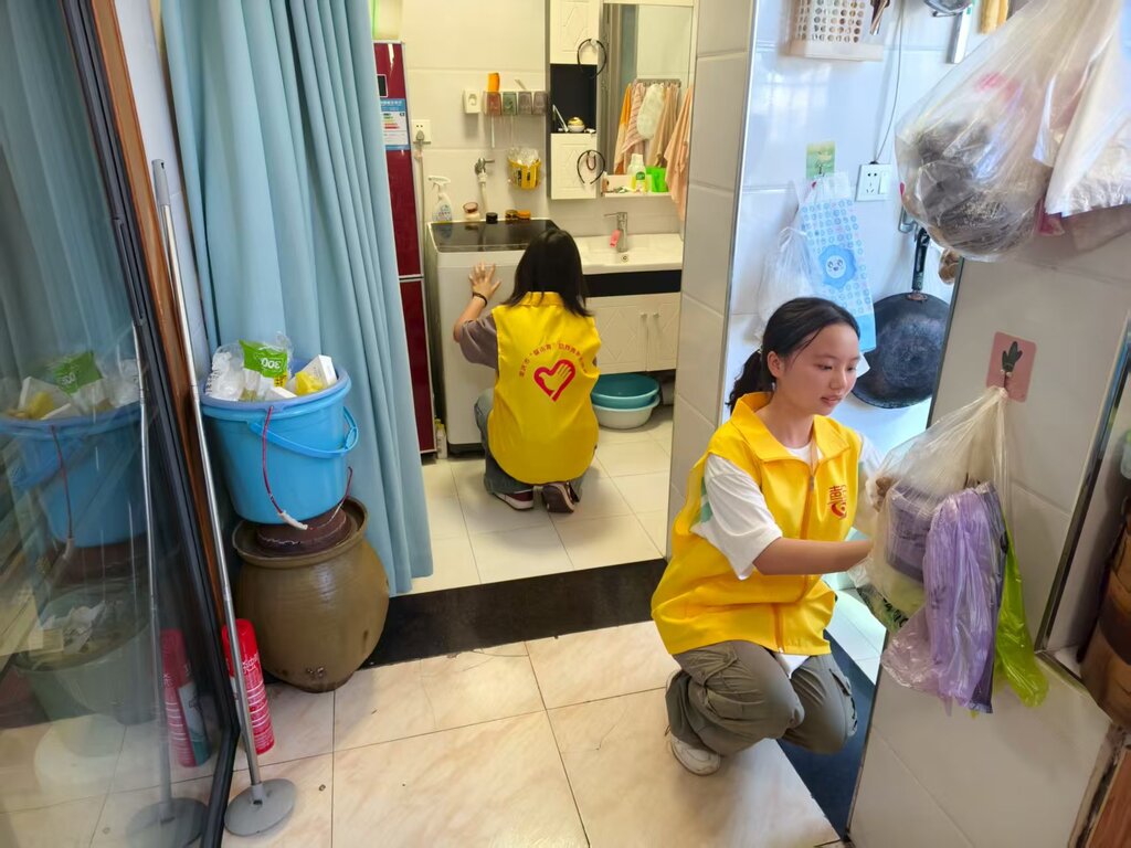 【荣昌区残疾人事业发展】志愿者为独居残疾老人送温暖