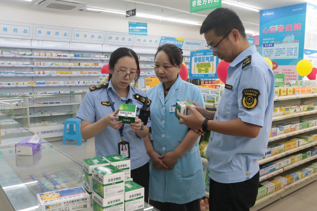 “四不两直”突查 守护药品安全