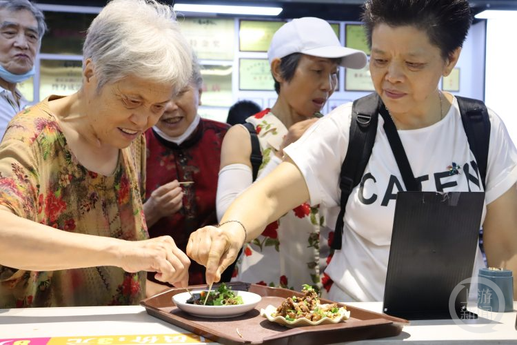 改革中的“民生账” | 家门口的幸福“食”光：闹闹热热的，是我们想要的模样