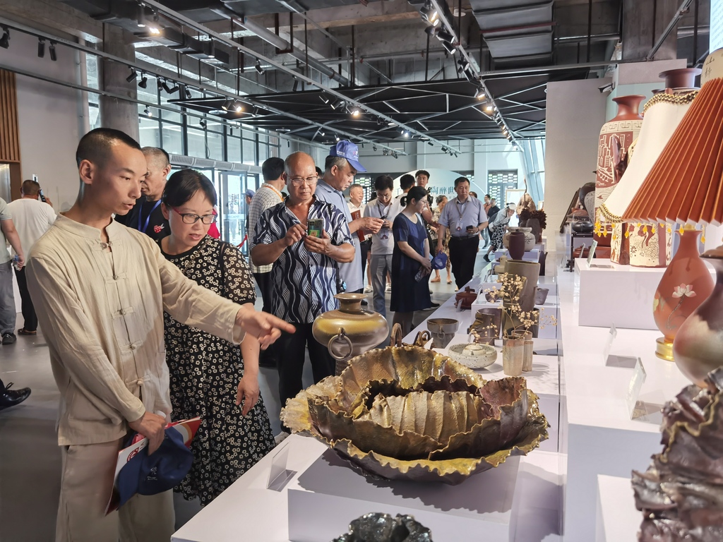 千余陶瓷精品上演藝術盛宴 (1)