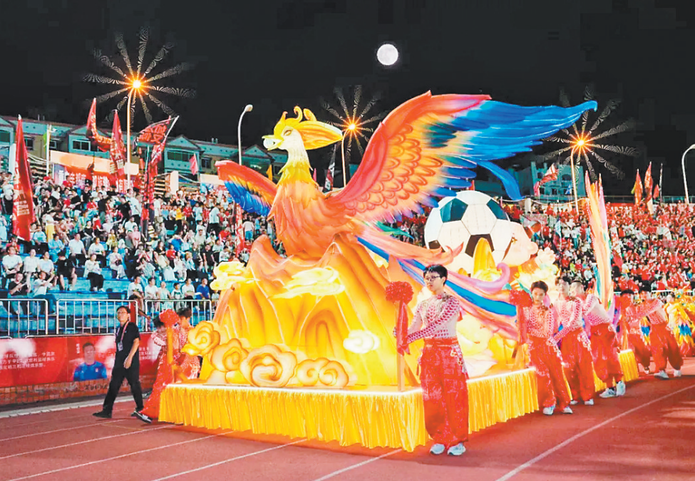 非遗、鼓舞、灯光秀、微电影轮番登场 渝超赛场成为巴渝文化新秀场