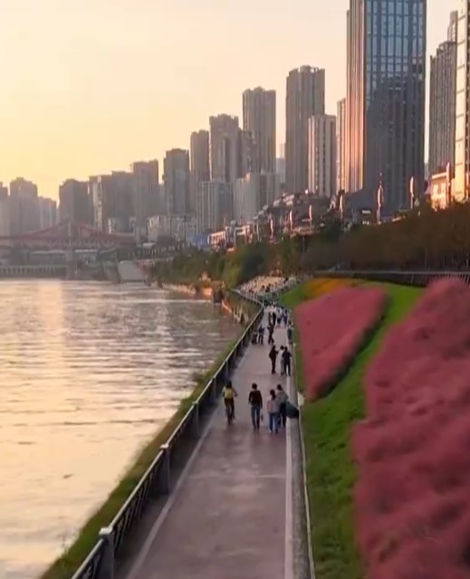 奋力谱写中国式现代化重庆篇章 “十四五” · 答卷 · 城市治理显温度 民生改善见成效