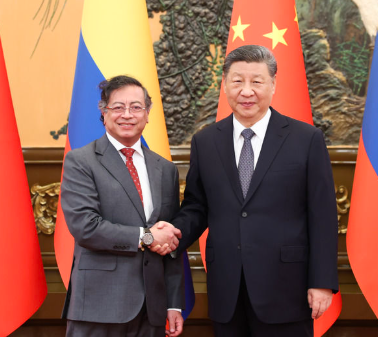 习近平会见哥伦比亚总统佩特罗