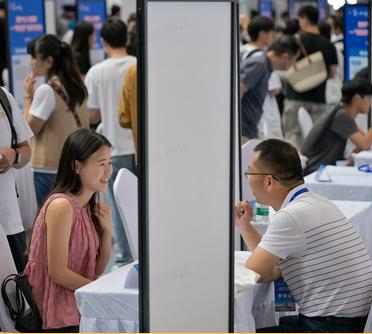 第七届西洽会｜“成渝双城”联合引才洽谈会吸引1700余人进场求职 达成就业意向561人