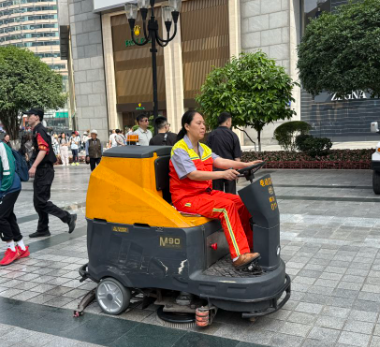 重庆“城市守护者”的“五一”日记